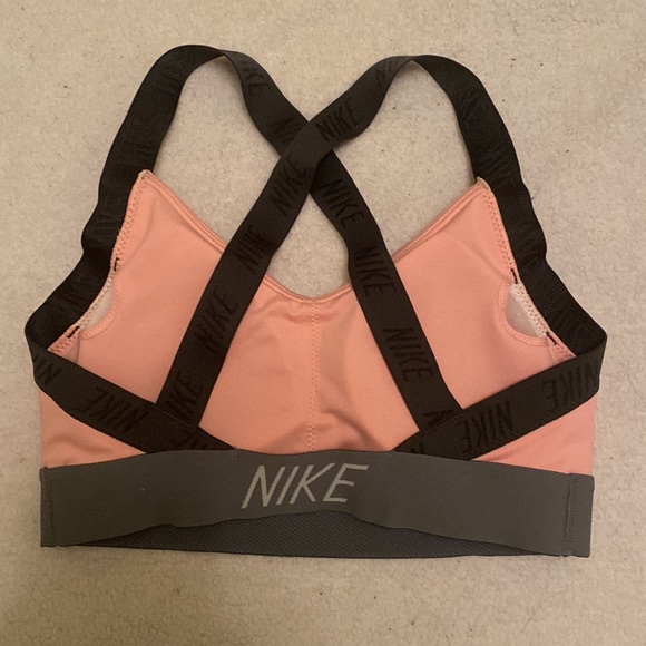 Coral Nike Women's fashion sports bra, worn/washed only once, removable padding - Picture 4 of 7